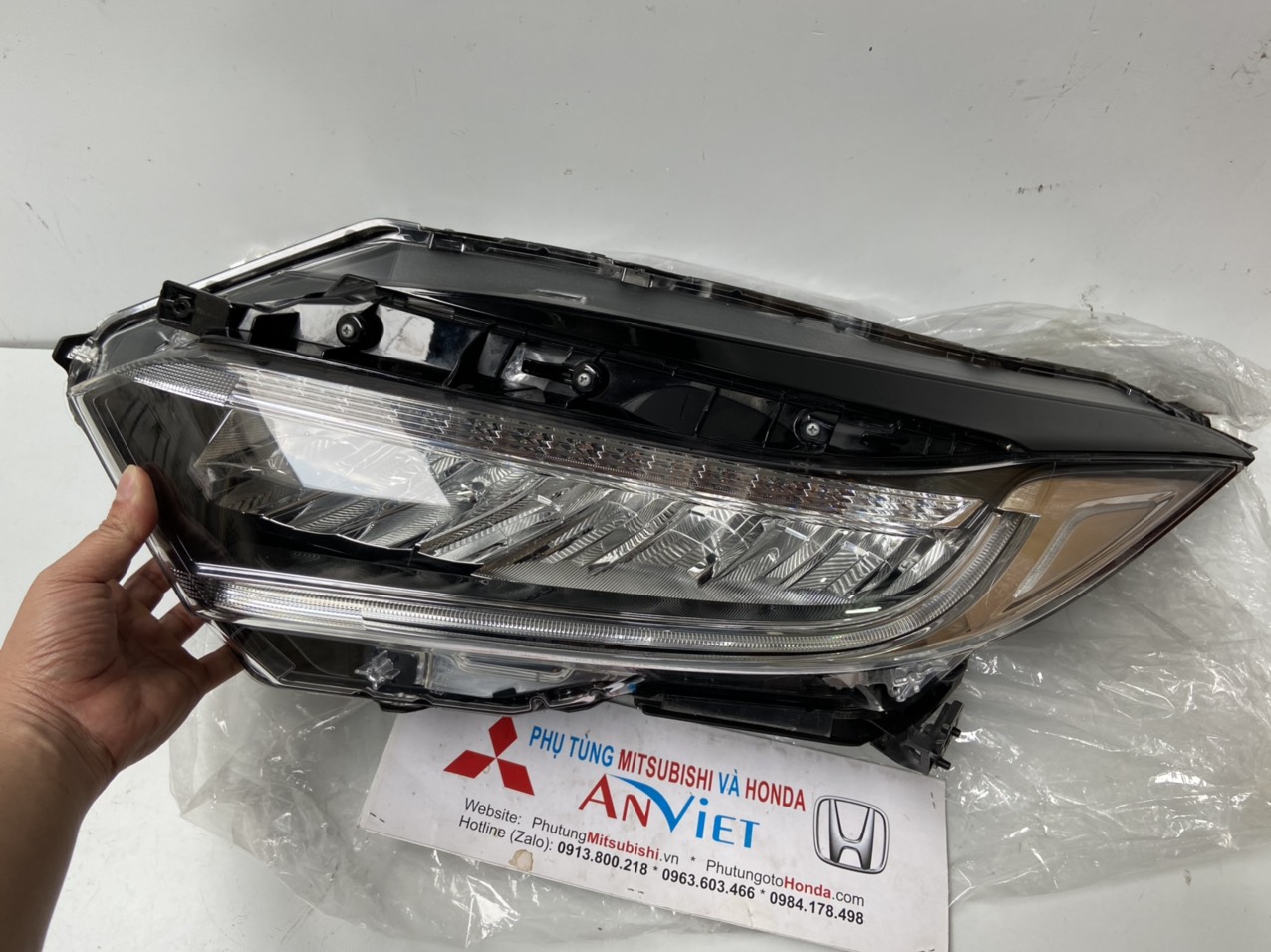 Đèn pha bên lái xe Honda HRV
